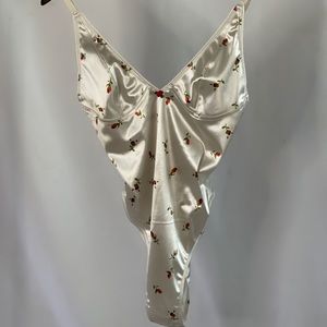 Soft and comfortable bodysuit 🌹